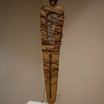 Escultura “Mujer envuelta”