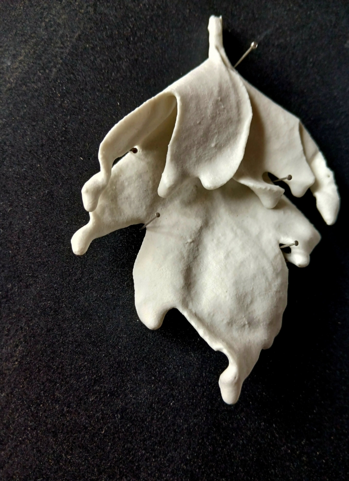Escultura pétalos de papel porcelana